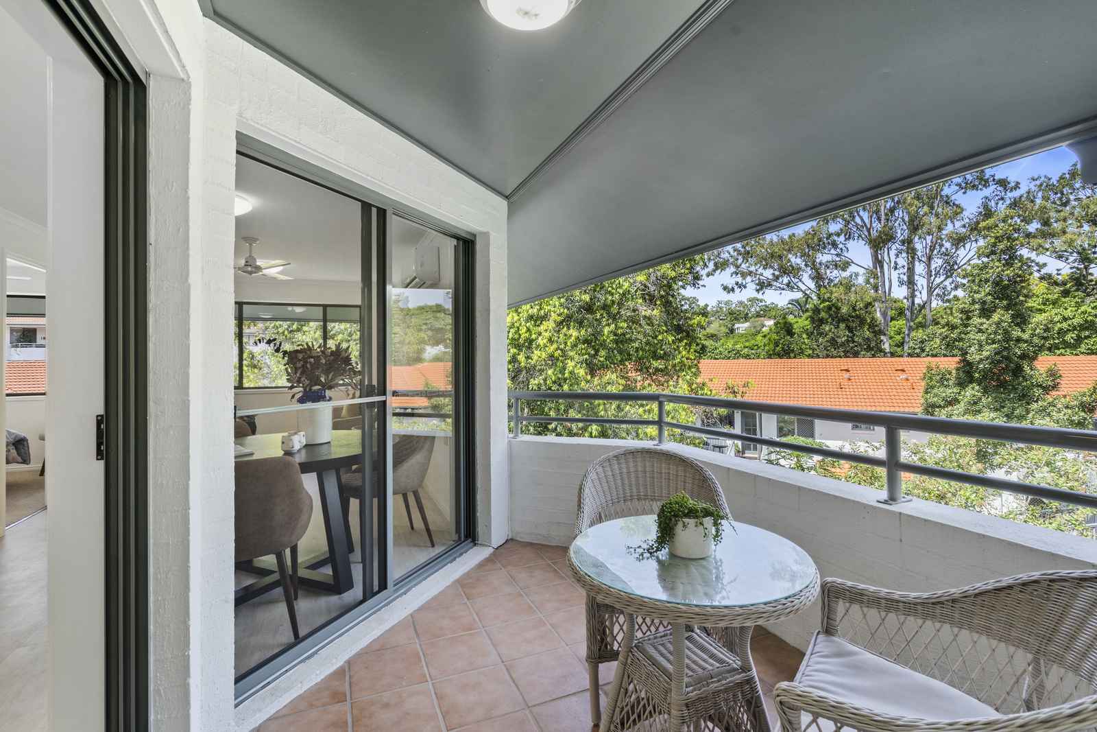 Beautiful home with services