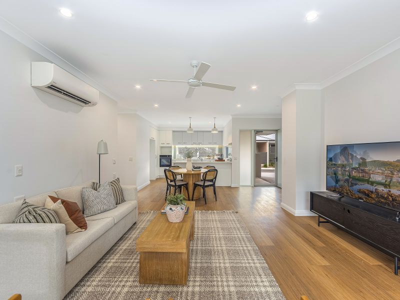 Stylish, single-level living with golf course views