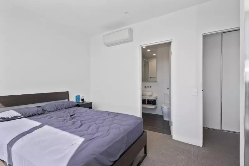 Great Location, Modern & Professional Lifestyle!