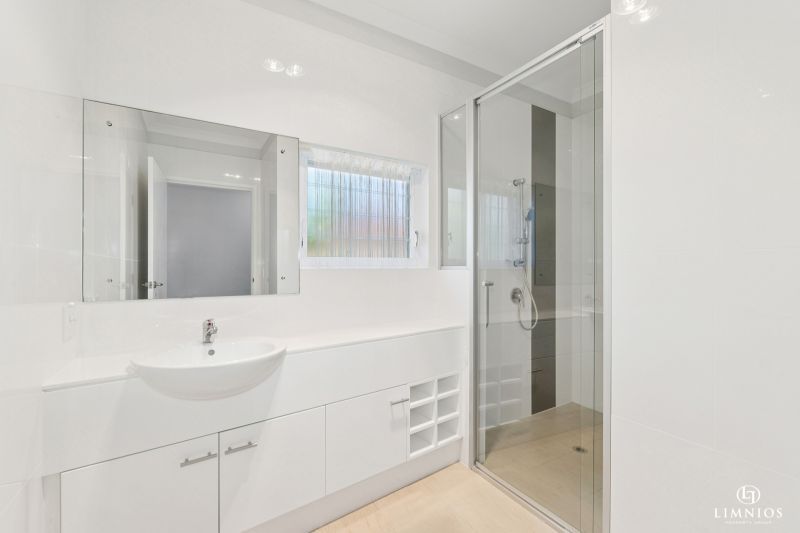 CURRENTLY UNDER RESERVATION. Bushland and the Beach - you have the best of both!