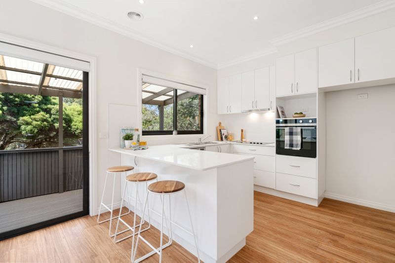 Contemporary Private Living overlooking Kurrajong Reserve