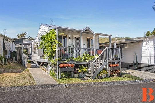 Extensive Renovation - Garden Outlook - Minutes walk to Swimming Pool and Community Centre