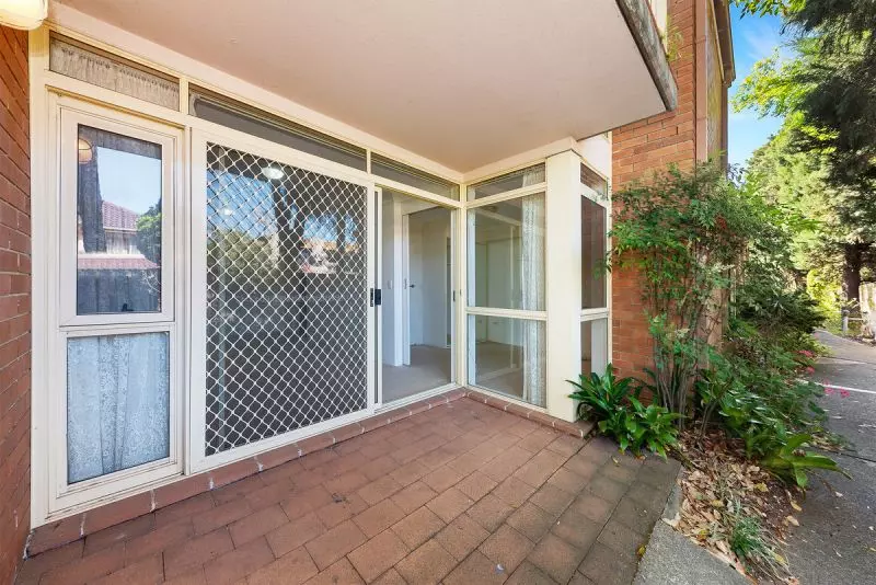 Sought-after ground floor Garden Apartment in a safe and secure block.