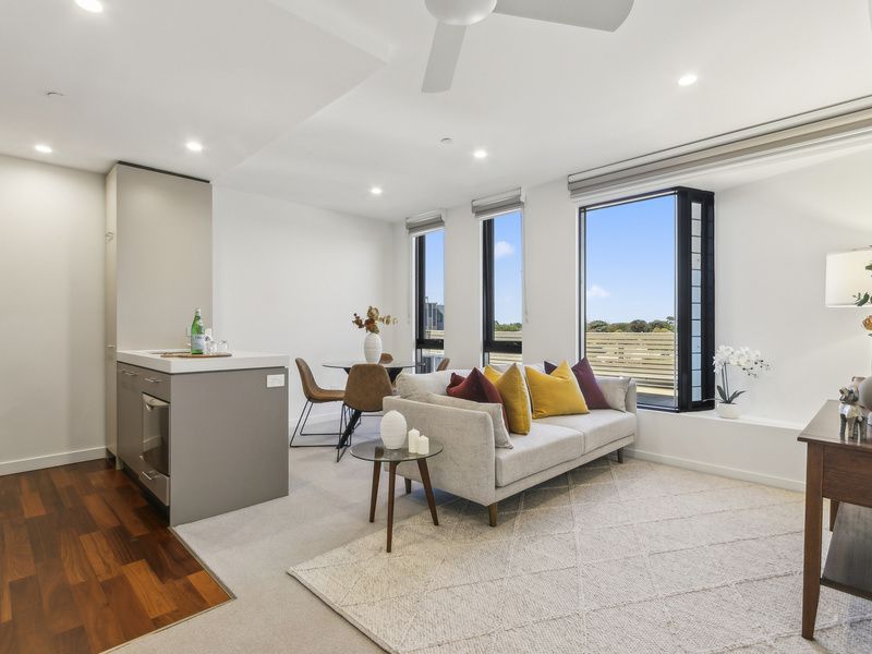 Bright and Stylish Apartment with Balcony Views