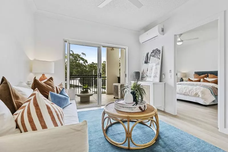 Beautiful 1 bedroom apartment overlooking bowling green and surrounds