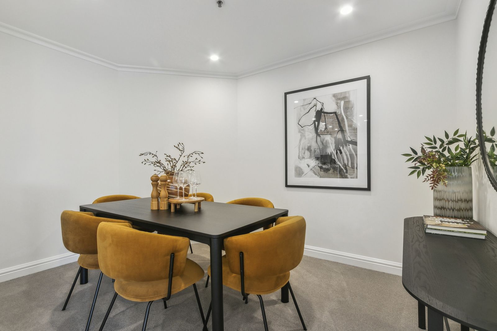 Large two-bedroom apartment on the third floor