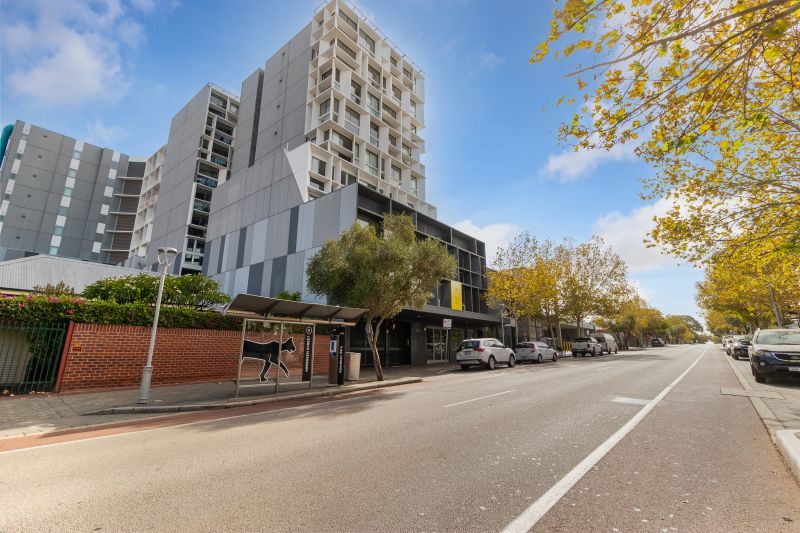 Luxurious Urban Living in Central Location!