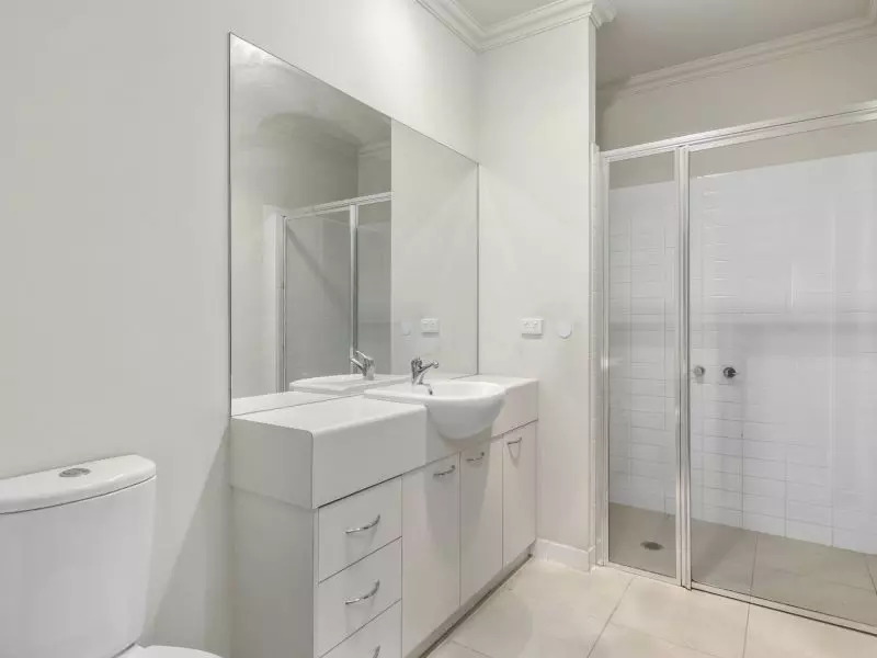 Stylish Home with Private Garden near Clubhouse