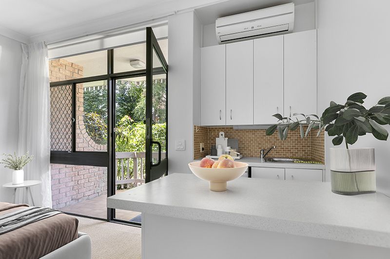 Easy living in this sun filled, ground floor garden apartment.