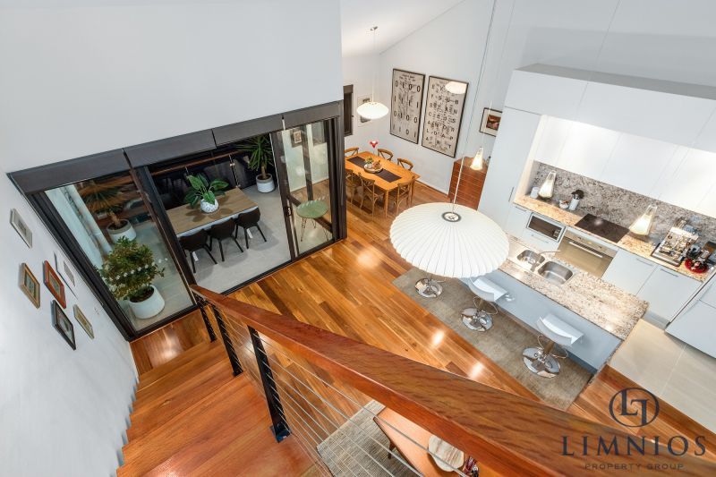 Warehouse Terrace Style Apartment With 3 Bedrooms Plus a Study!!