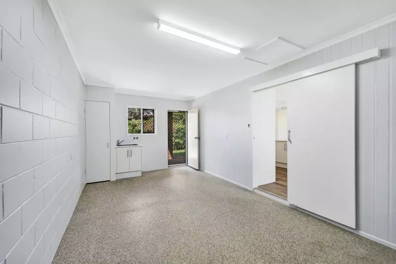 Garden views and coastal breeze!