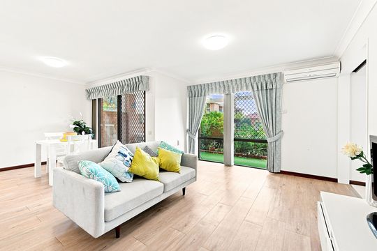 Bowling green views and a sunny east-facing courtyard