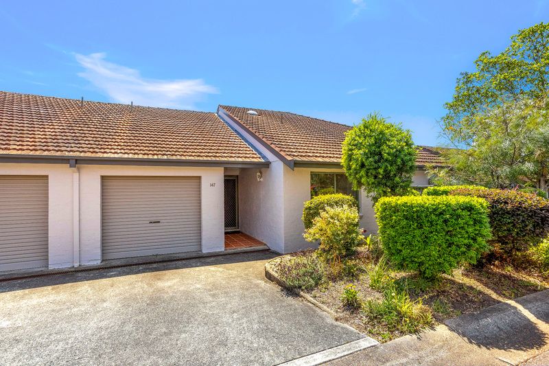 Inviting Three-Bedroom Villa in Garden Setting