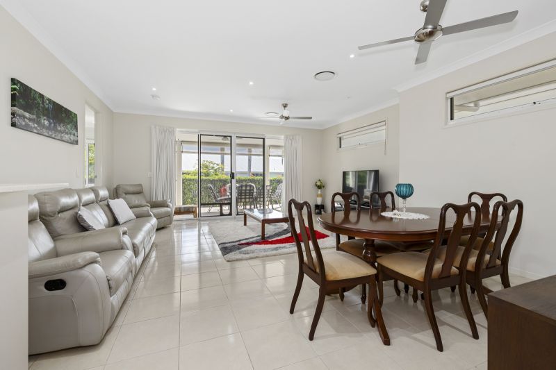 Style & Privacy - Spacious Three-bedroom Haven