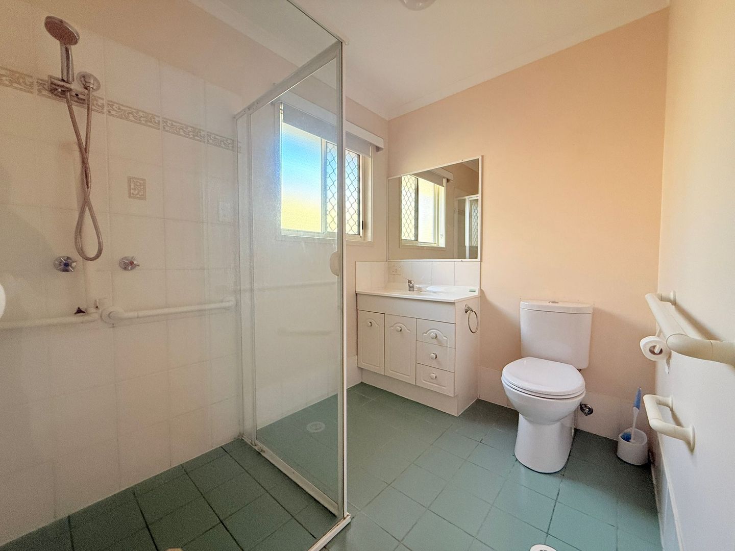 Tidy 2 bedroom home in an Over 50's Lifestyle complex