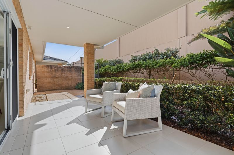 Centrally located villa with easy walk to all village facilities.