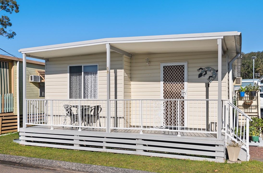 UNDER CONTRACT - So much space - 3 Bedrooms - Make an offer !!