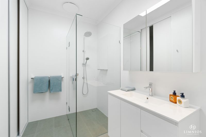 Light, bright 2 Bedroom Villa with Modern Upgrades in a Prime Location!