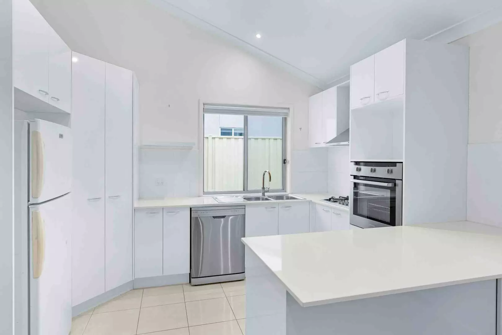 HOME 74 PALM LAKE RESORT TRUGANINA