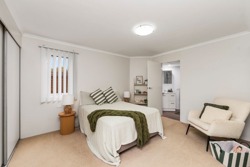 Secure Parking, Low Maintenance Unit Ground Floor Living with Modern Finishes!
