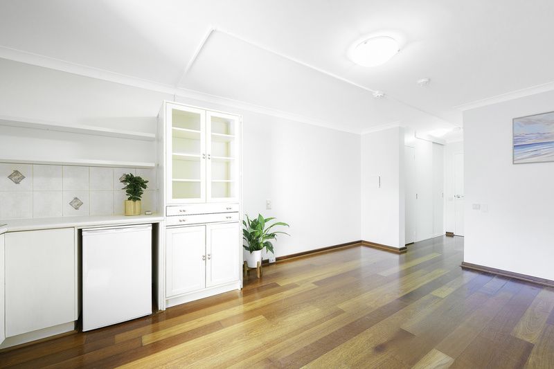 Ground-floor Studio Apartment with Courtyard