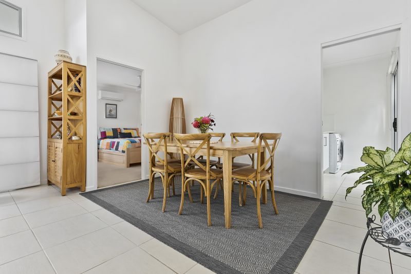 Contemporary Luxury – Exquisite Rainforest Views!