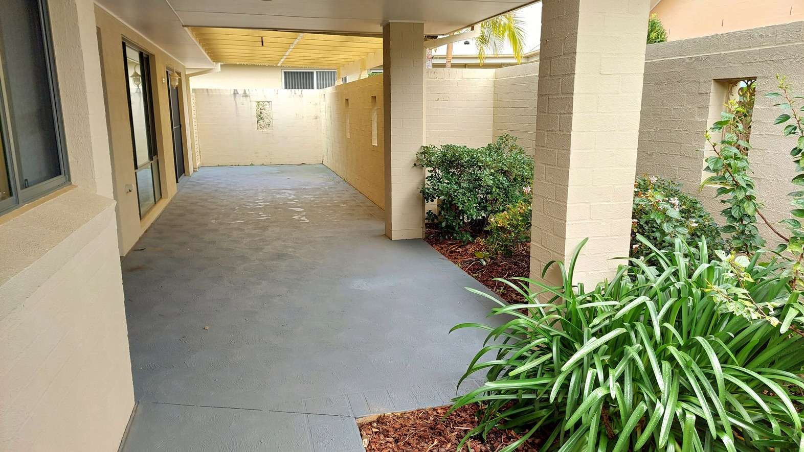 Beautiful and Spacious Duplex with Single Garage