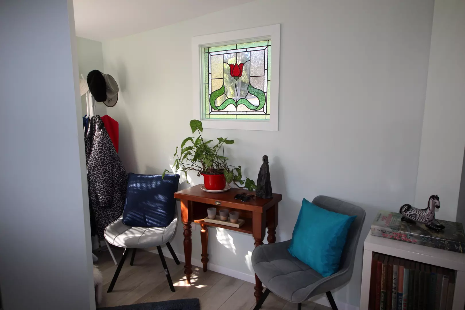 Large 2 Bedroom Overlooking the pool