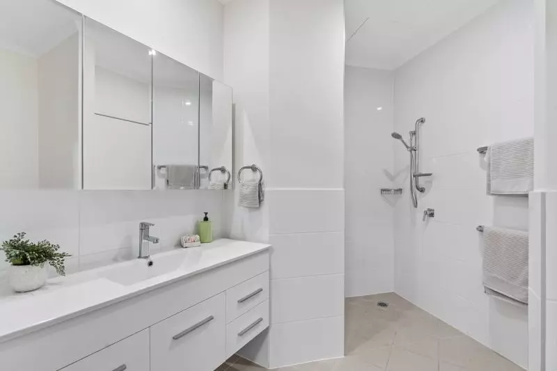 Conveniently located one-bedroom apartment with lovely view