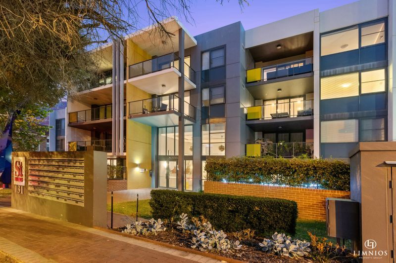 Resort Lifestyle On The City Fringe!