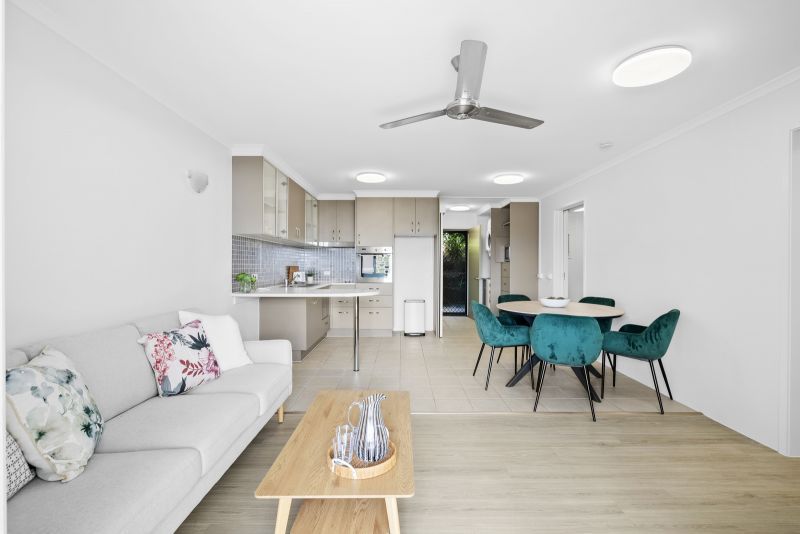 Two-bedroom apartment in convenient location with ocean view