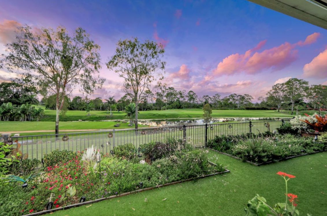 Entertainers Delight with Golf Course Views!