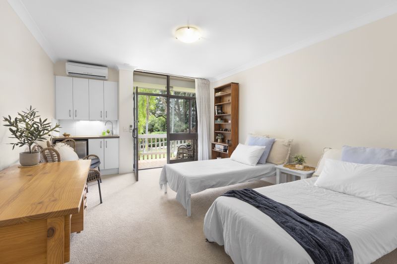 This stunning double serviced apartment is a rarity.