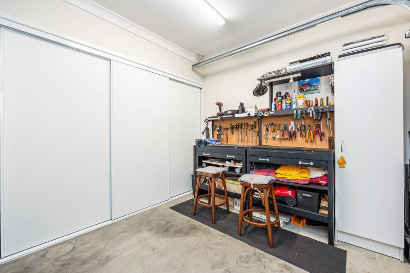 Stunning Tropical Hideaway!