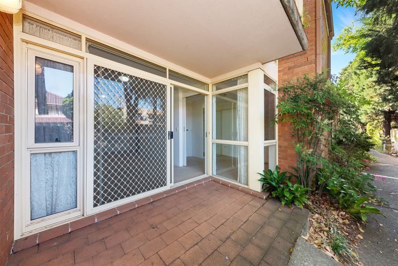 Sought-after ground floor Garden Apartment in a safe and secure block.