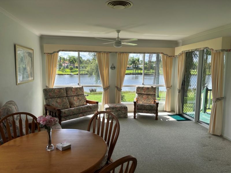 Lakeside Living with Extras