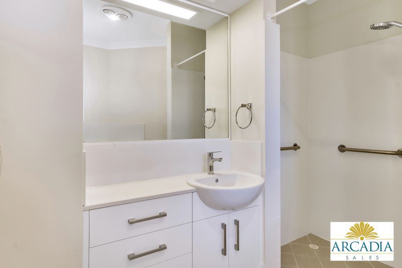 ARCADIA WATERS BICTON - 3 Bedroom Parquetry Floor Stunner