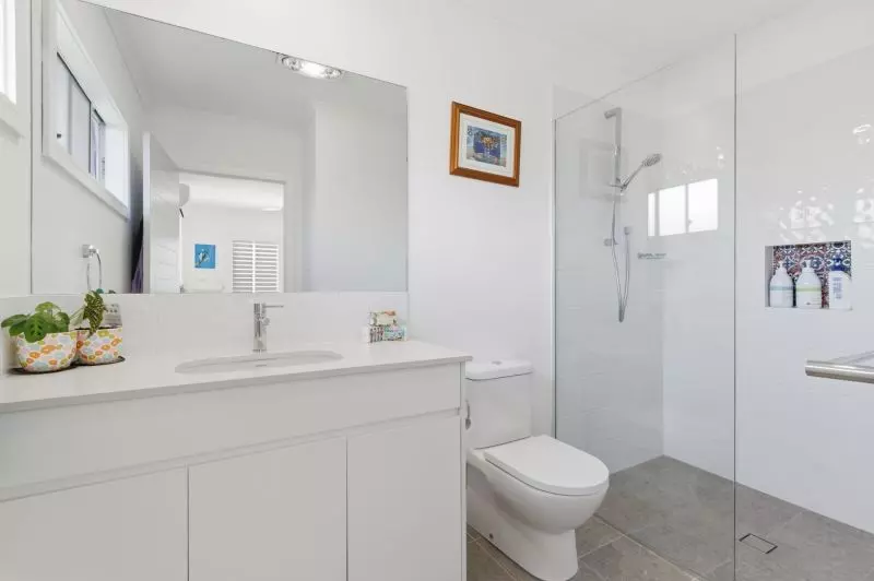 Modern Comfort Meets Seamless Indoor Outdoor Living