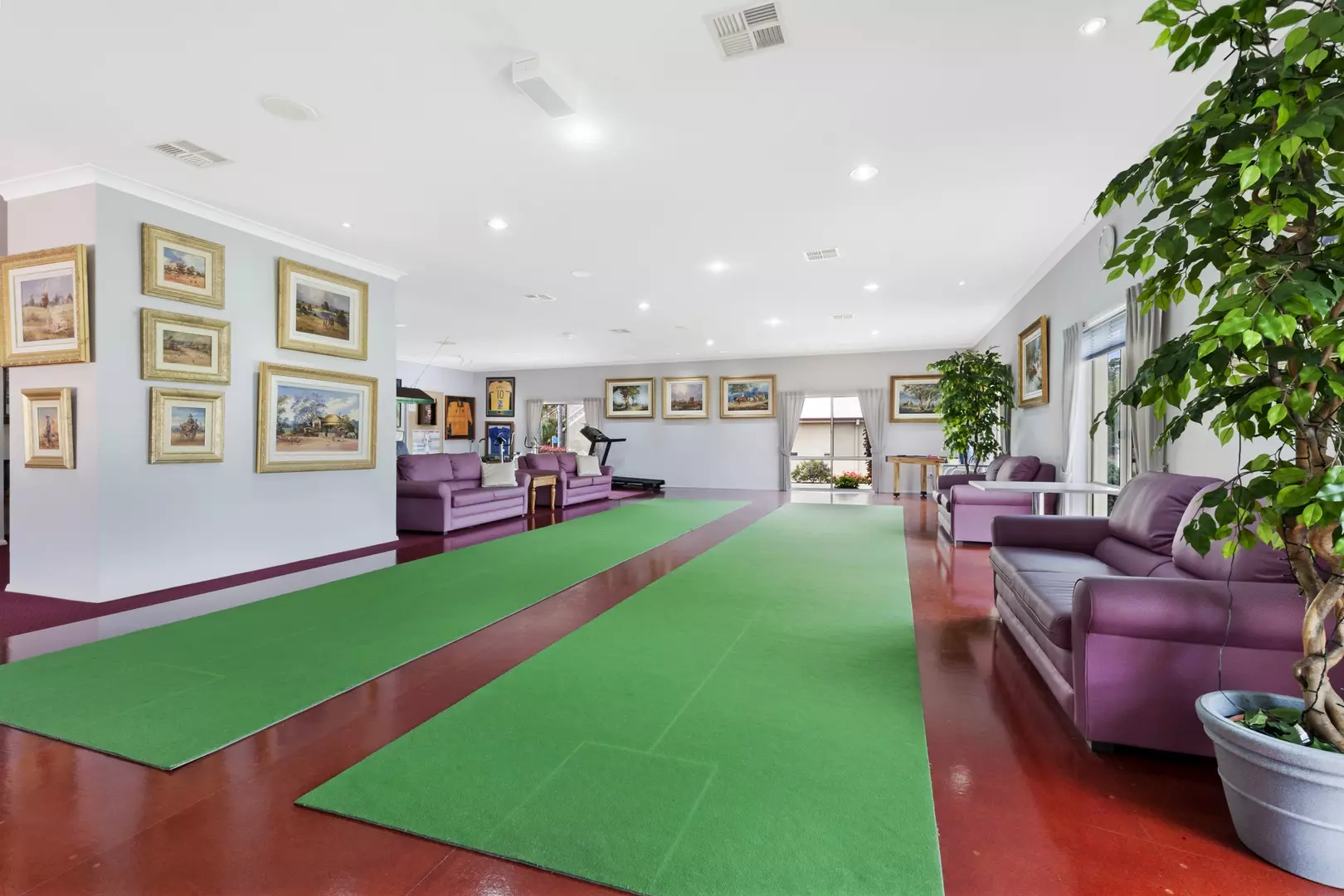 Modern Ground Floor Unit with A Garden Outlook!