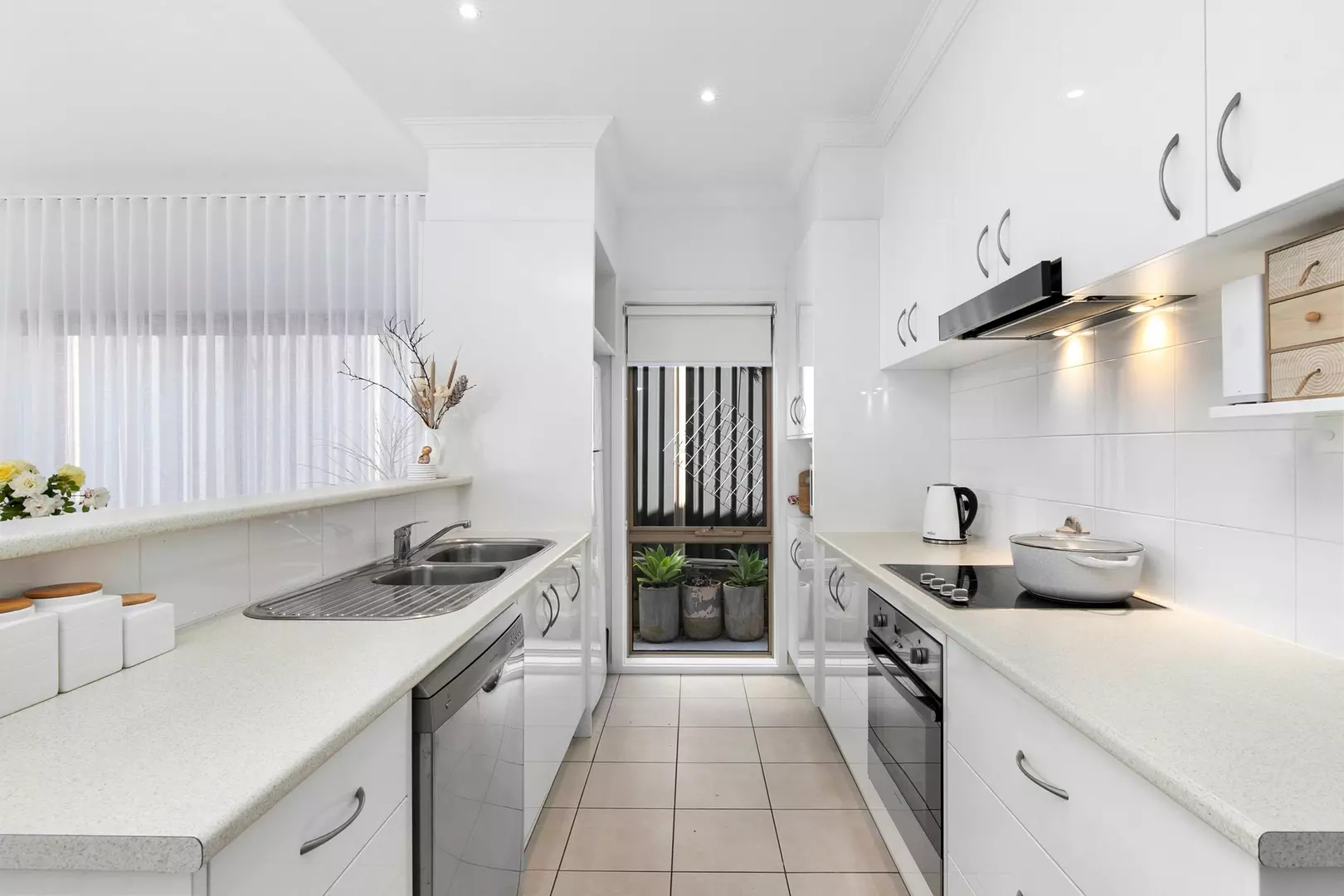 Renovated 2 Bedroom Villa with Views over Geelong