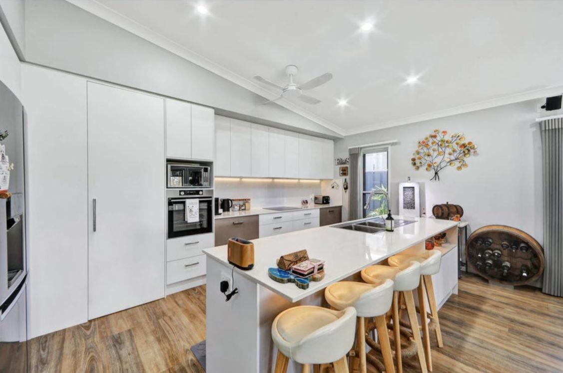 Entertainers Delight with Golf Course Views!