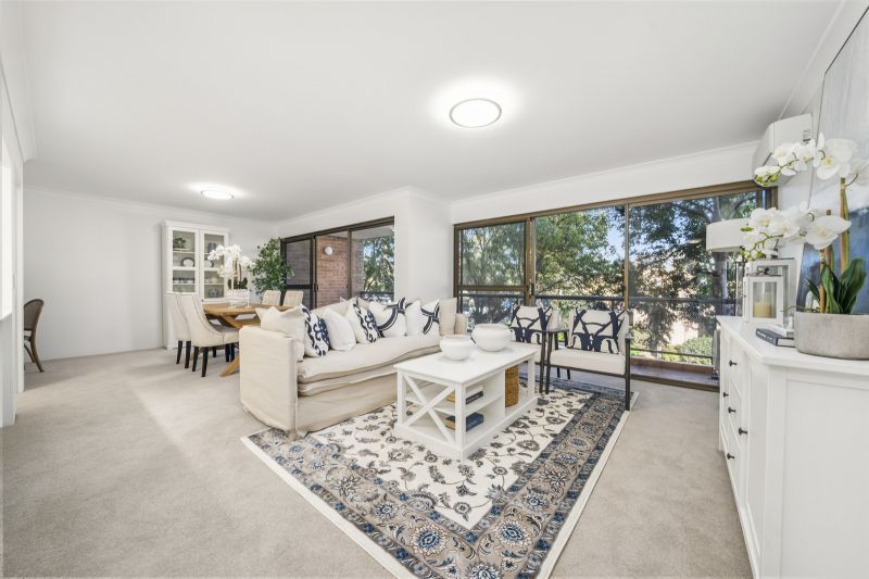 Refurbished large 2-bedroom unit with 4 outdoor spaces