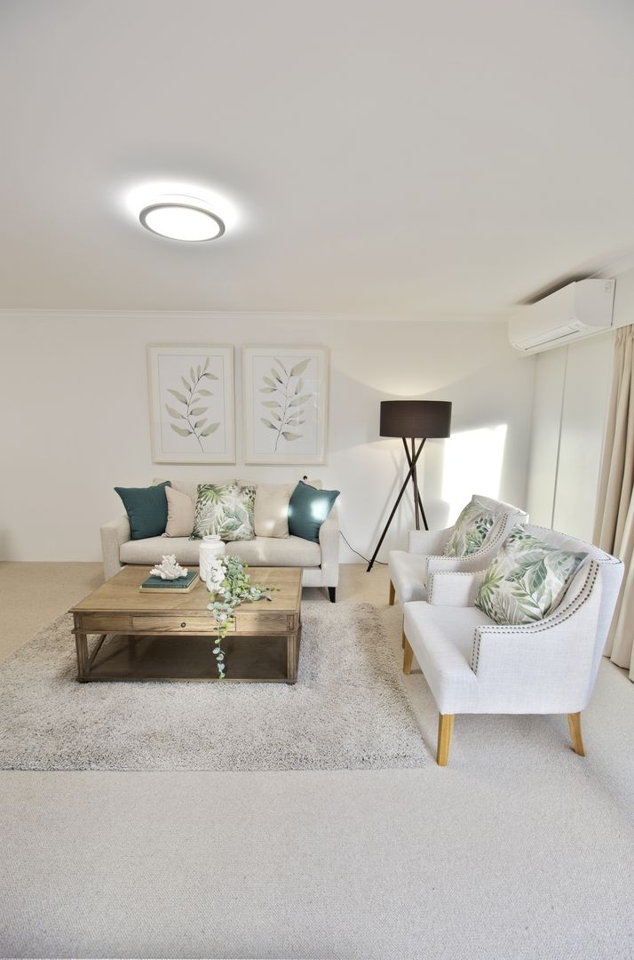 Modern Refurbished Two Bedroom Unit on the Ground Floor Surrounded by Gardens 
