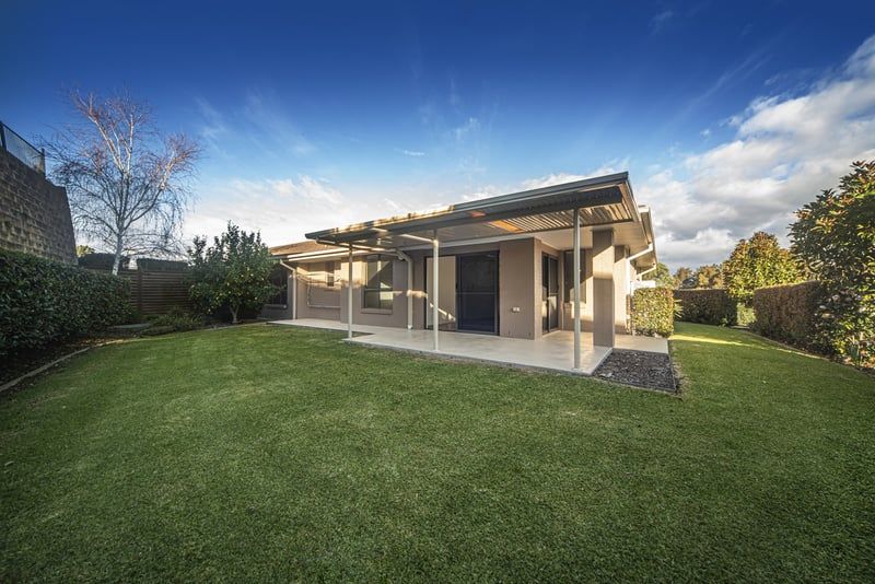 Spacious Coastal Villa with Large Yard and Entertaining Area