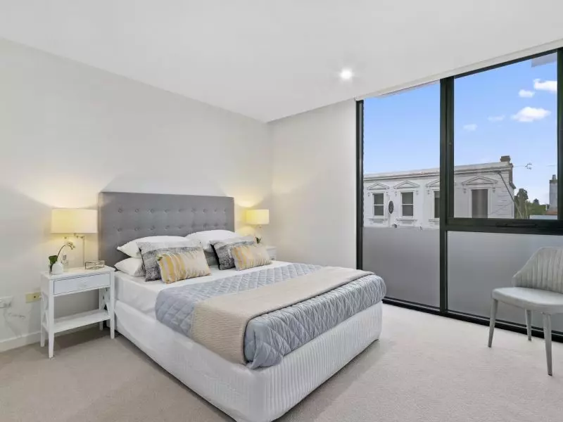 Bright, Airy Apartment with Balcony Views and Modern Finishes