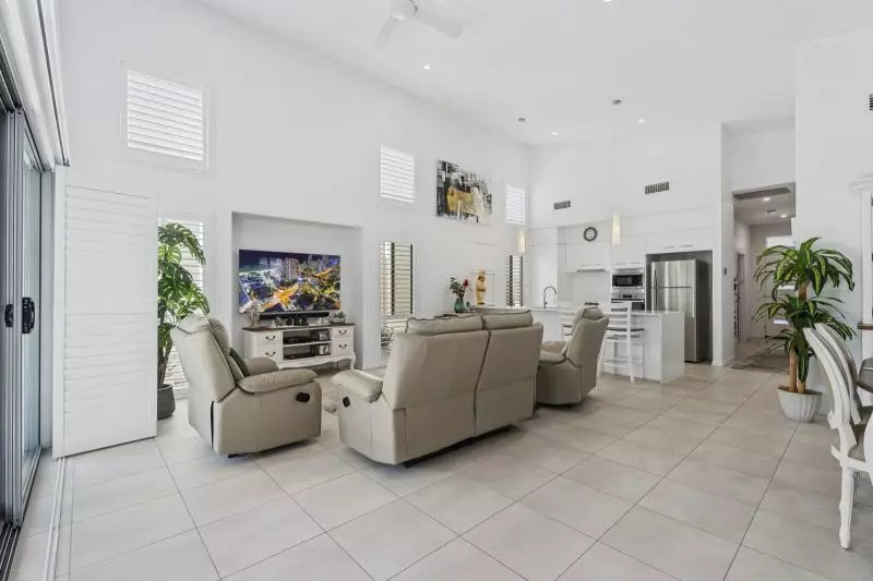 Site 82 - Established Heron