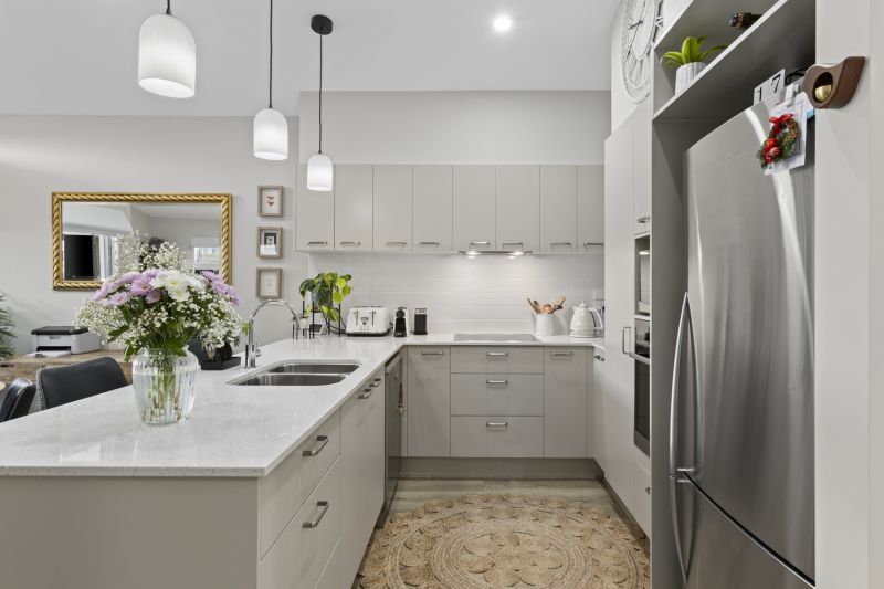 Light-Filled Design Meets Effortless Style