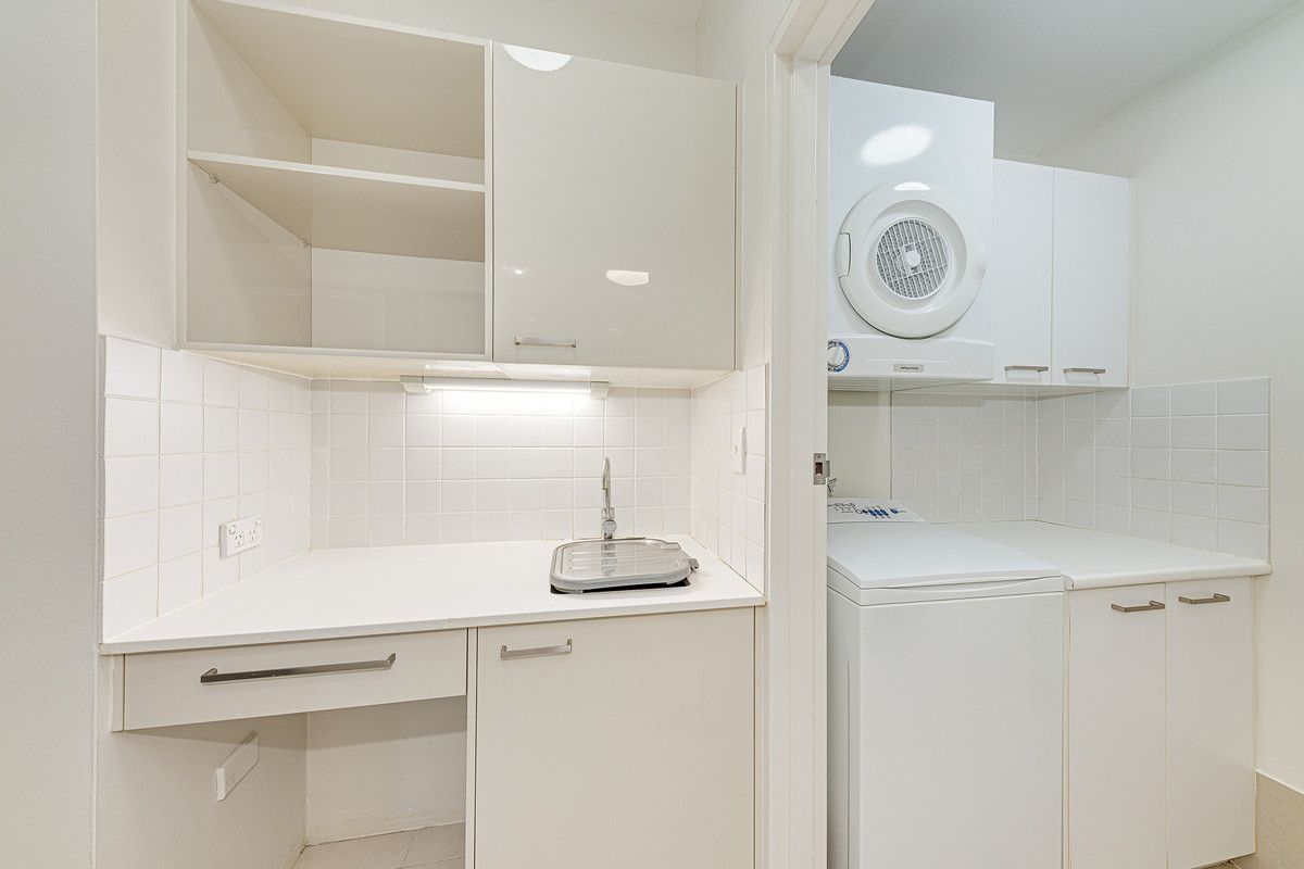 UNIQUE HIGH CEILINGS and fully renovated