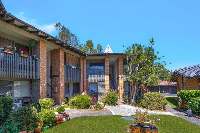 Upper Level Retreat - with Garage!