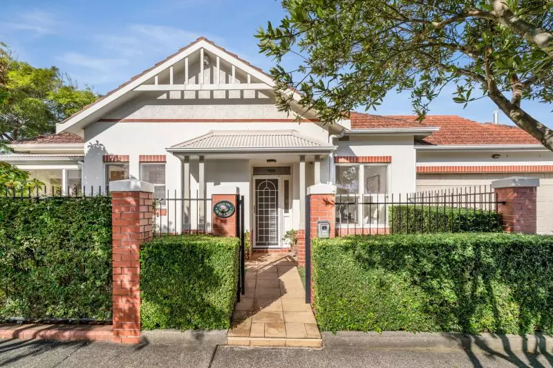 Rare Free-standing Contemporary Villa